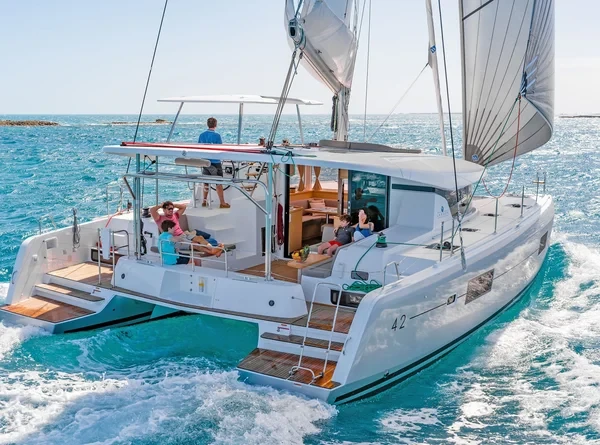 Lagoon 42 - Boatscribe.com