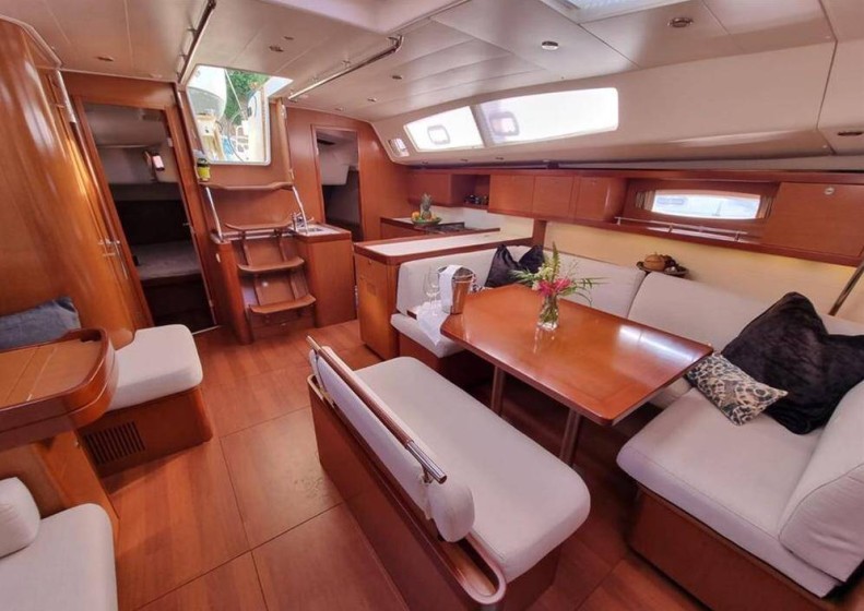 Oceanis 54 - Boatscribe.com