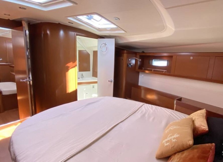 Oceanis 54 - Boatscribe.com