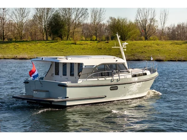 Grand Sturdy 29.9 Sedan - Boatscribe.com
