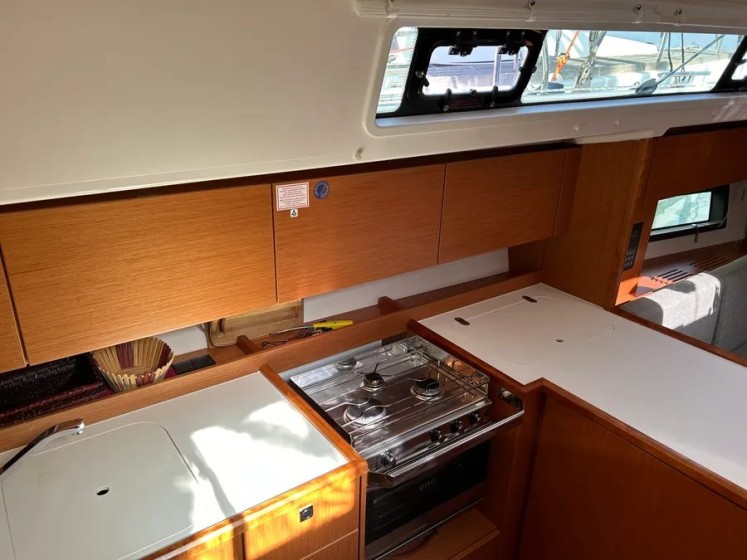 Bavaria C42 - Boatscribe.com