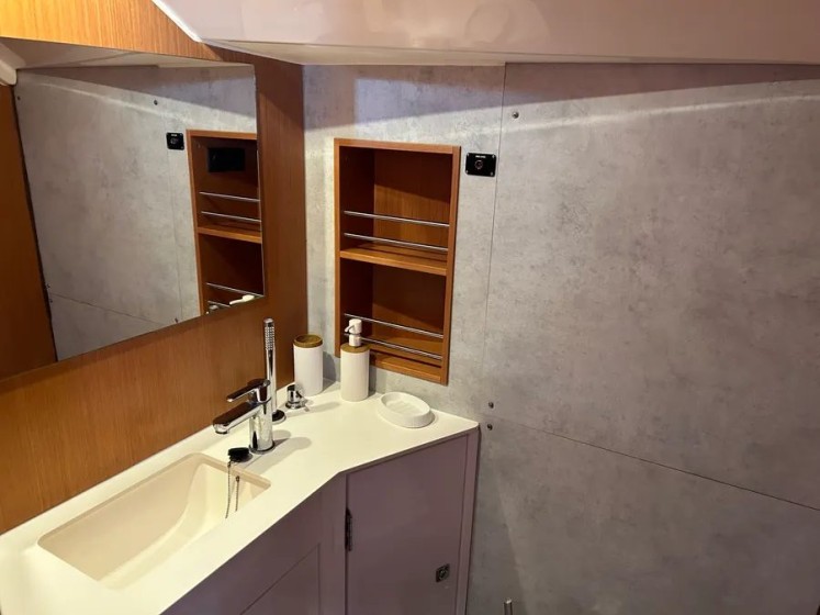 Bavaria C42 - Boatscribe.com