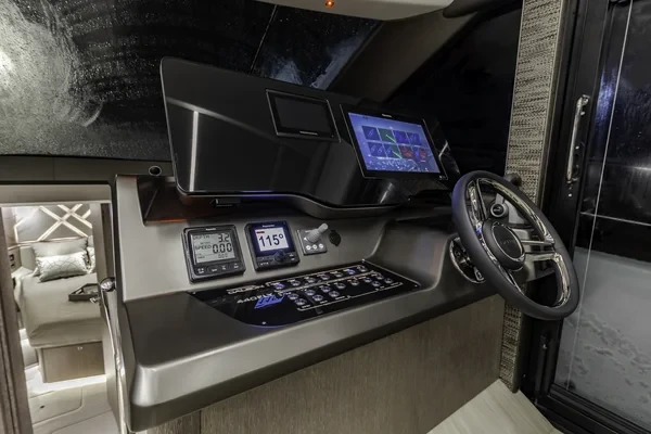 Galeon 440 Fly - Boatscribe.com