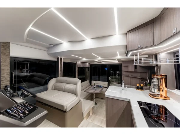 Galeon 440 Fly - Boatscribe.com