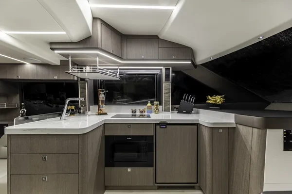 Galeon 440 Fly - Boatscribe.com