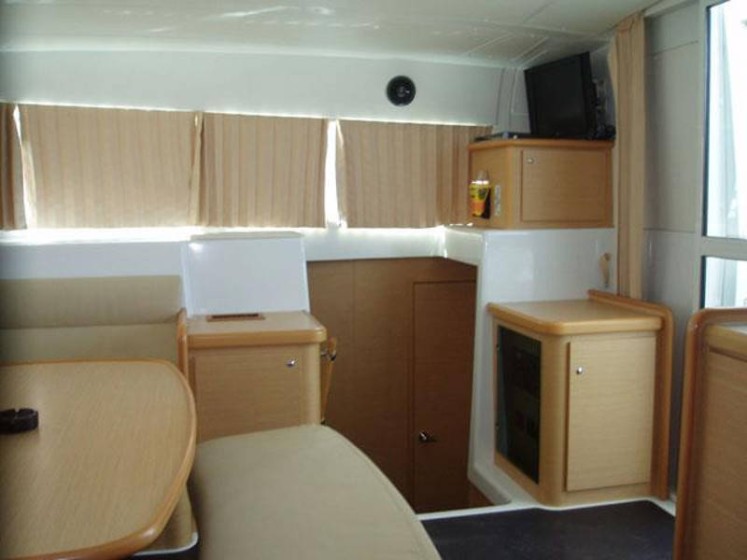 Lagoon 420 - Boatscribe.com