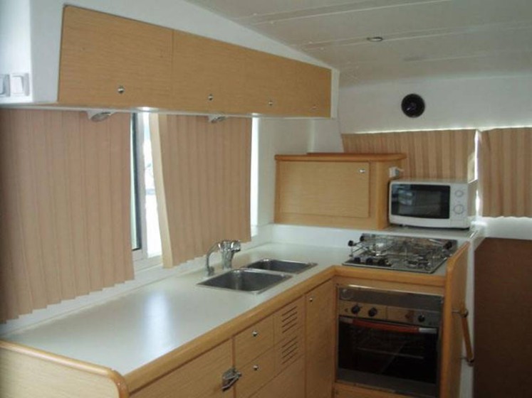 Lagoon 420 - Boatscribe.com