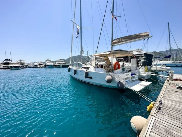 Dufour 430 - Boatscribe.com