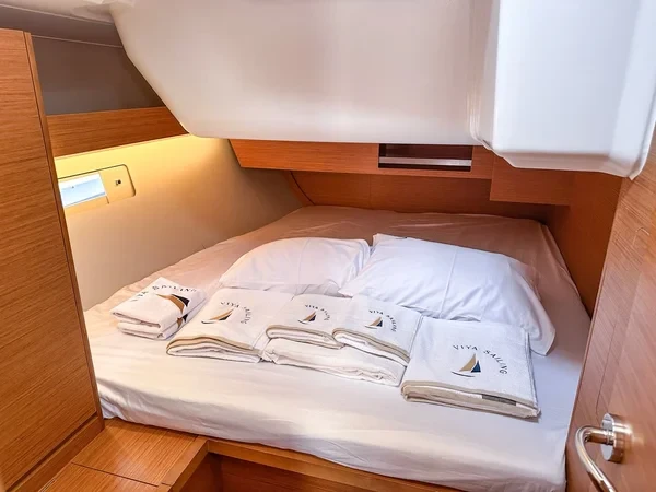 Dufour 430 - Boatscribe.com