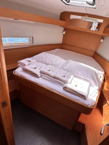 Dufour 430 - Boatscribe.com
