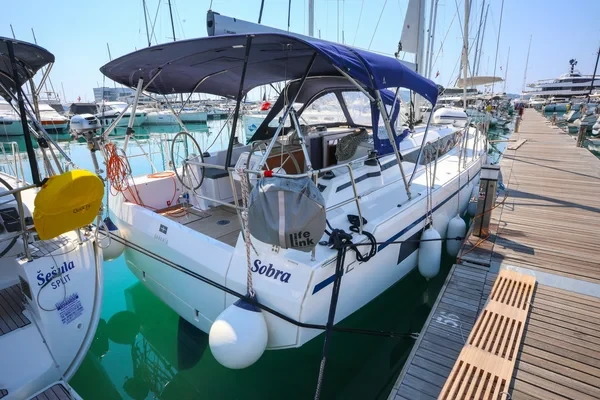 Bavaria C38 - Boatscribe.com
