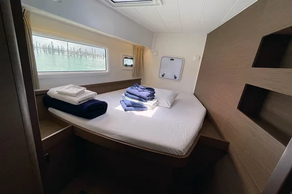 Lagoon 42 - Boatscribe.com