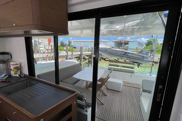 Lagoon 42 - Boatscribe.com