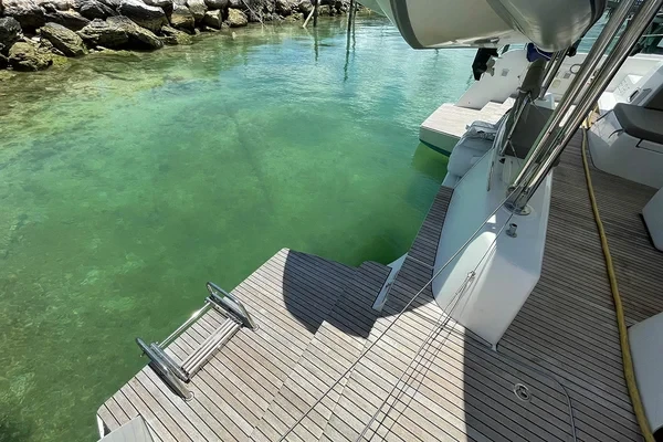 Lagoon 42 - Boatscribe.com