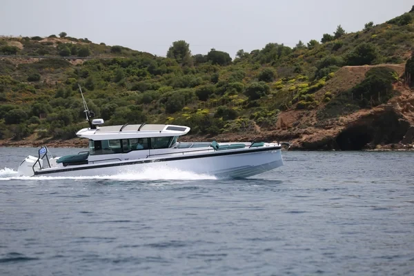 Axopar 37 XC Cross Cabin - Boatscribe.com