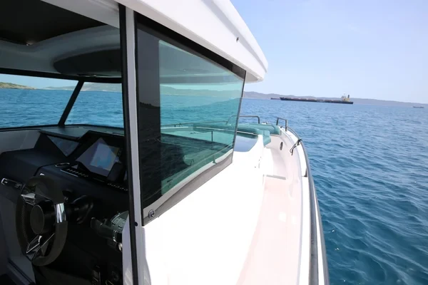 Axopar 37 XC Cross Cabin - Boatscribe.com