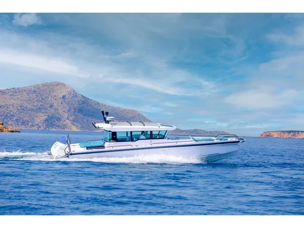 Axopar 37 XC Cross Cabin - Boatscribe.com