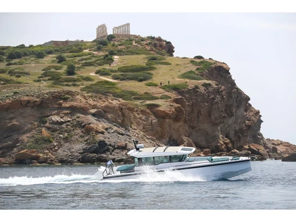 Axopar 37 XC Cross Cabin - Boatscribe.com