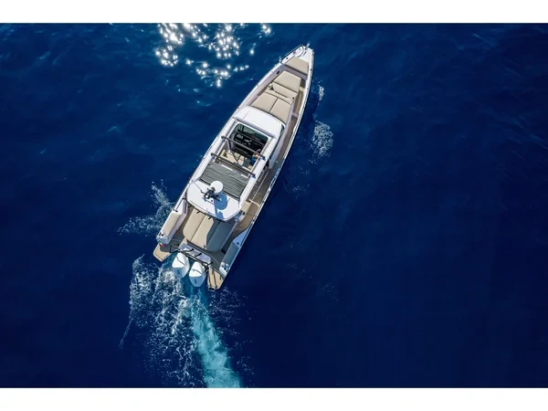 Axopar 37  Sun Top - Boatscribe.com
