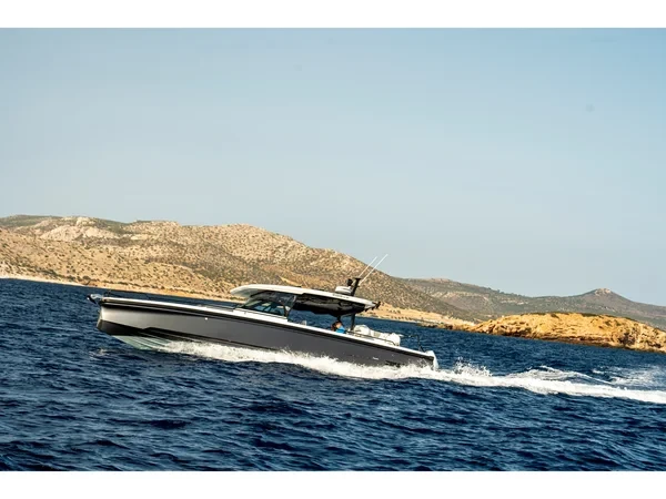 Axopar 37  Sun Top - Boatscribe.com