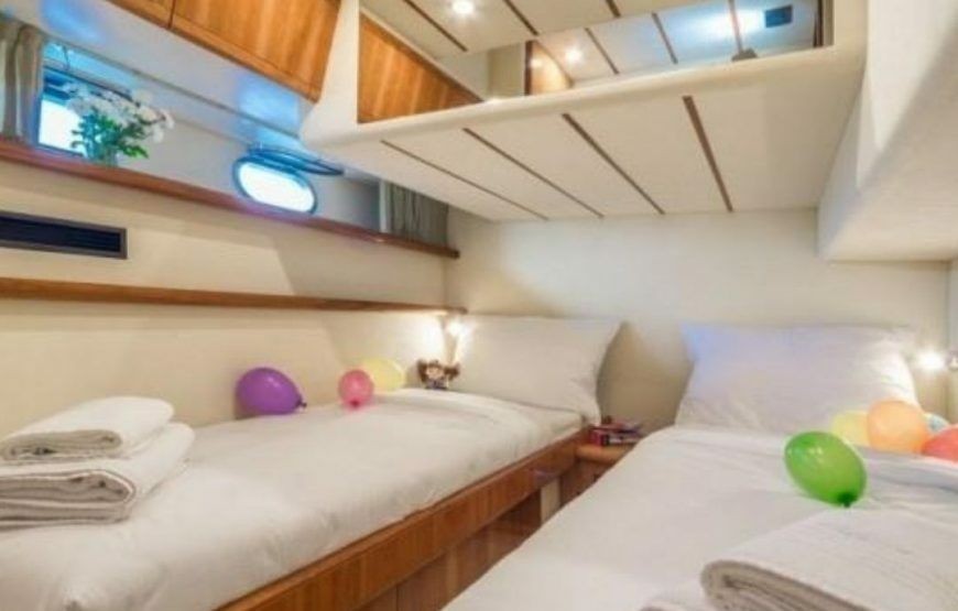 Ferretti 43 Fly - Boatscribe.com