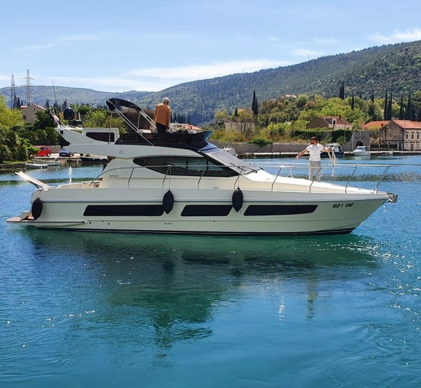 Ferretti 43 Fly - Boatscribe.com