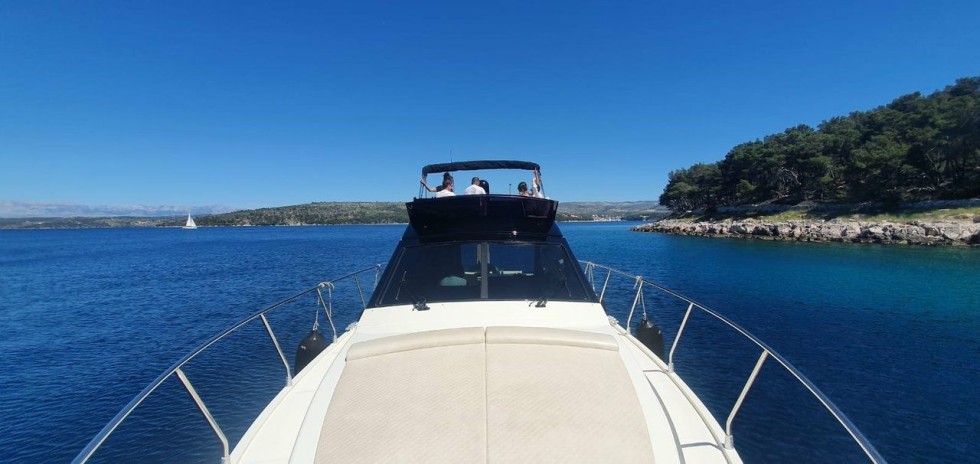 Ferretti 43 Fly - Boatscribe.com