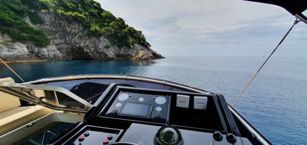 Ferretti 43 Fly - Boatscribe.com