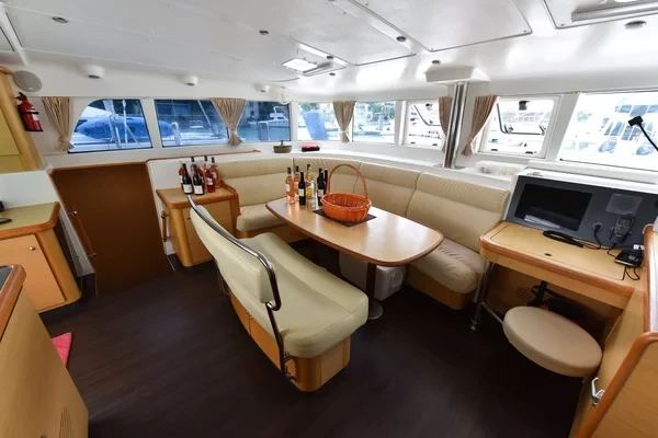 Lagoon 440 - Boatscribe.com
