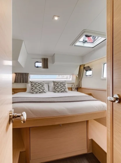 Lagoon 42 - Boatscribe.com