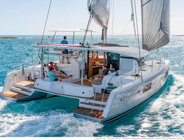 Lagoon 42 - Boatscribe.com