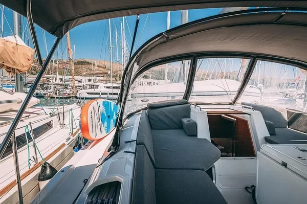 Jeanneau 54 - Boatscribe.com