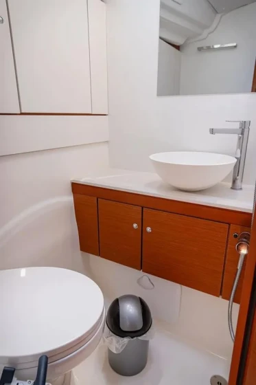 Jeanneau 54 - Boatscribe.com