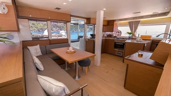 Lagoon 52 F - Boatscribe.com