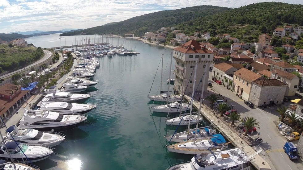 Lagoon 440 - 4 + 1 cab. - Boatscribe.com