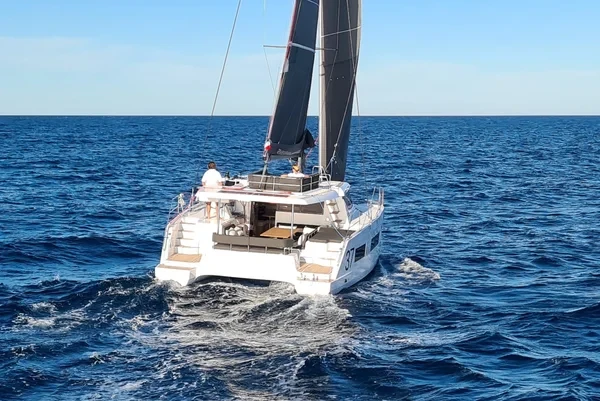 Aventura 37 - Boatscribe.com