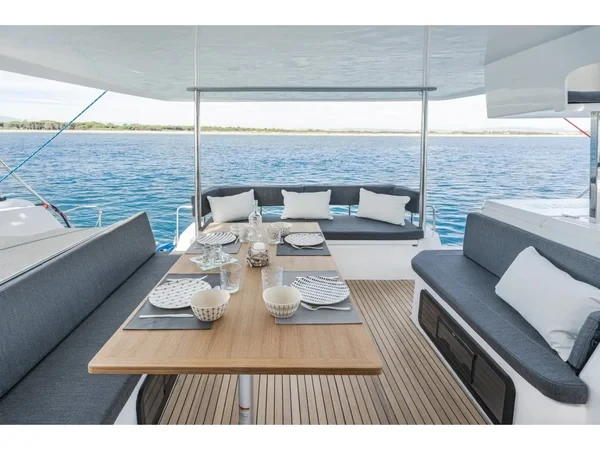 Aventura 37 - Boatscribe.com