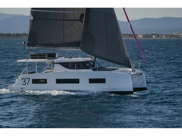 Aventura 37 - Boatscribe.com