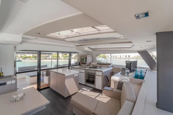 Aura 51 - Boatscribe.com