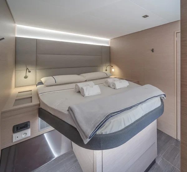 Aura 51 - Boatscribe.com