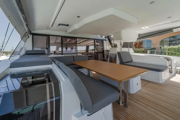 Aura 51 - Boatscribe.com