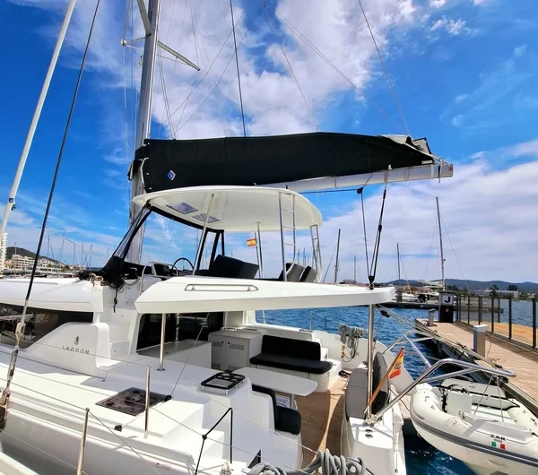 Lagoon 46 - Boatscribe.com