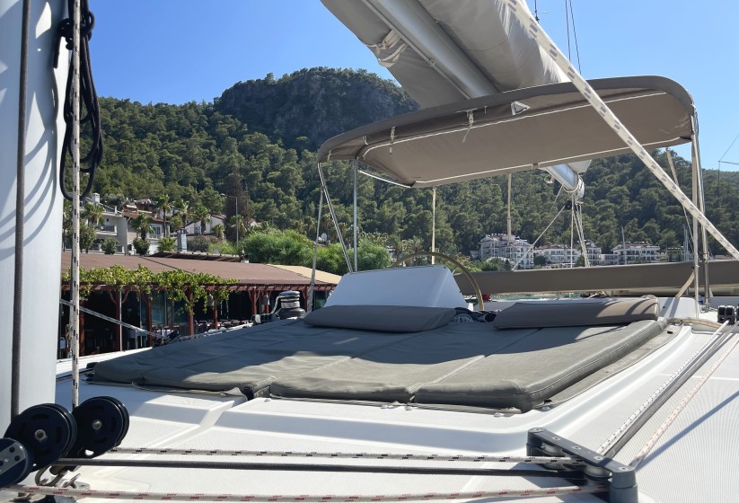 Lagoon 450  Flybridge - Boatscribe.com
