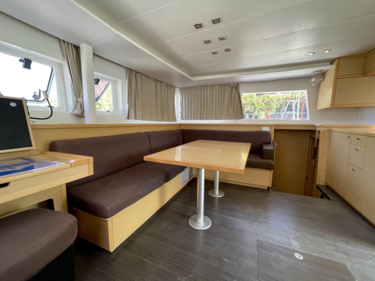 Lagoon 450  Flybridge - Boatscribe.com