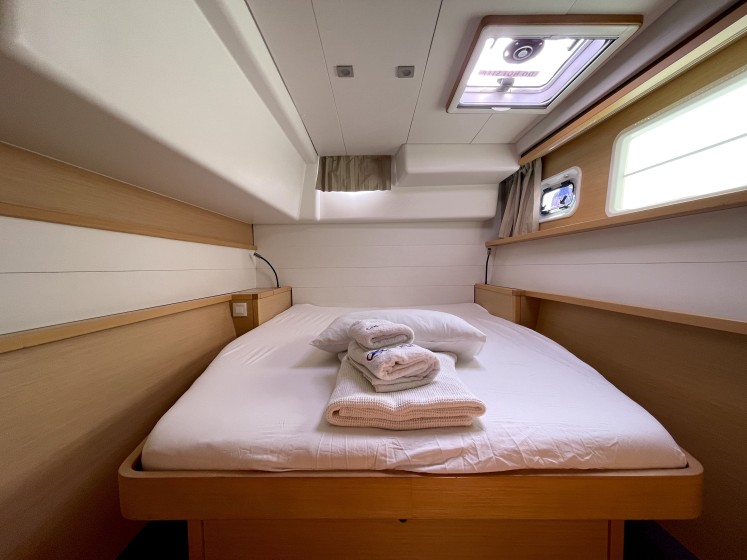 Lagoon 450  Flybridge - Boatscribe.com