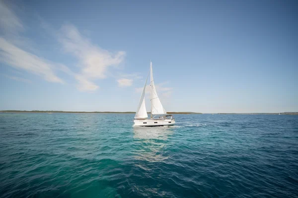 Bavaria C42 - Boatscribe.com