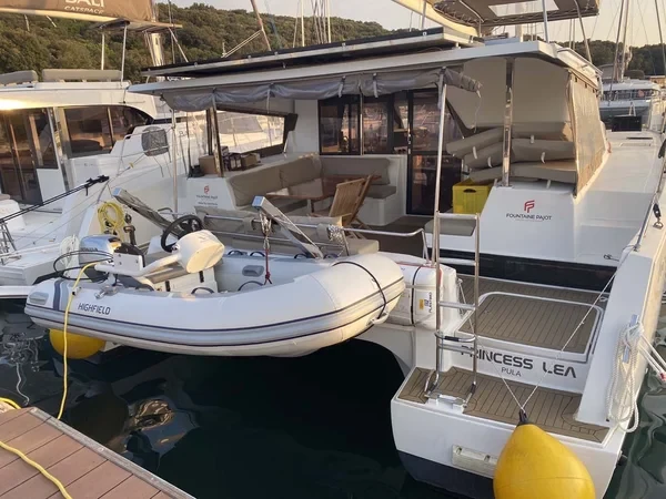 Lucia 40 - Boatscribe.com