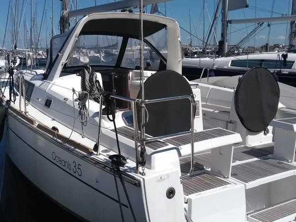 Oceanis 35 - Boatscribe.com