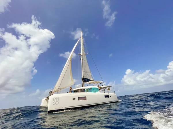 Lagoon 42 - Boatscribe.com