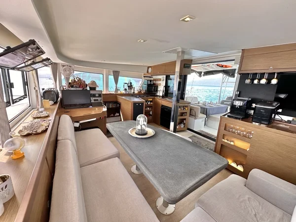 Lagoon 42 - Boatscribe.com